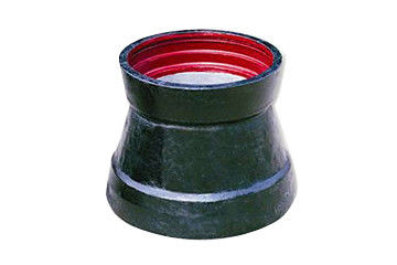 گاز و روغن از اتصالات لوله آهن انعطاف پذیر تخلیه می شود